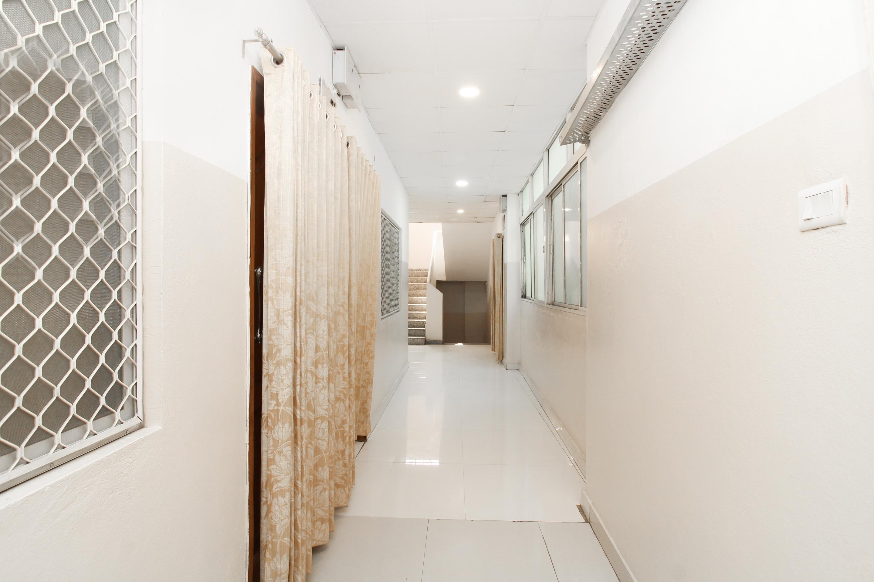 Oyo 37499 Saba Service Apartments Hyderabad Exterior photo