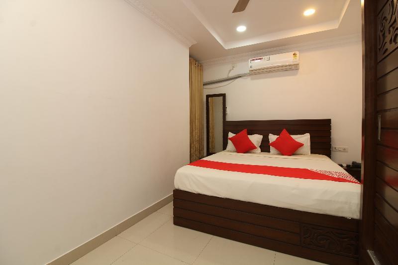 Oyo 37499 Saba Service Apartments Hyderabad Exterior photo
